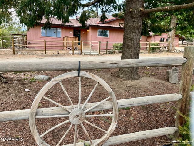26141 Bear Valley Road, Tehachapi, CA 93561