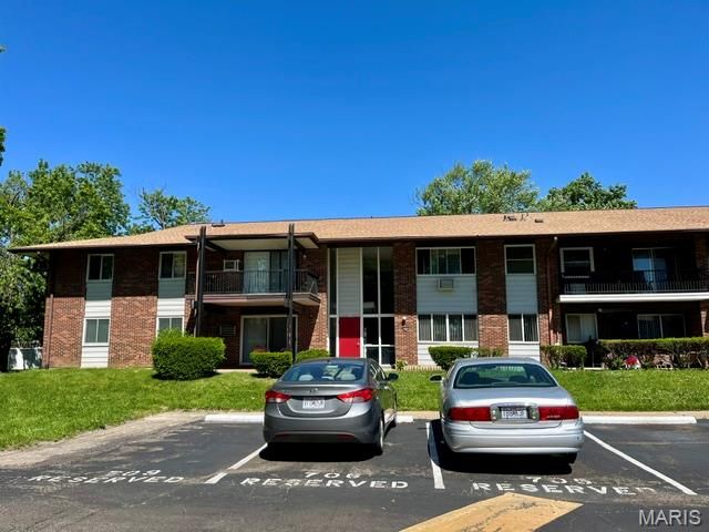 8755 Sieloff Drive B, Hazelwood, MO 63042