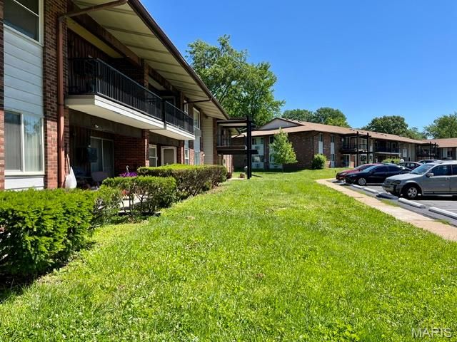 8755 Sieloff Drive B, Hazelwood, MO 63042
