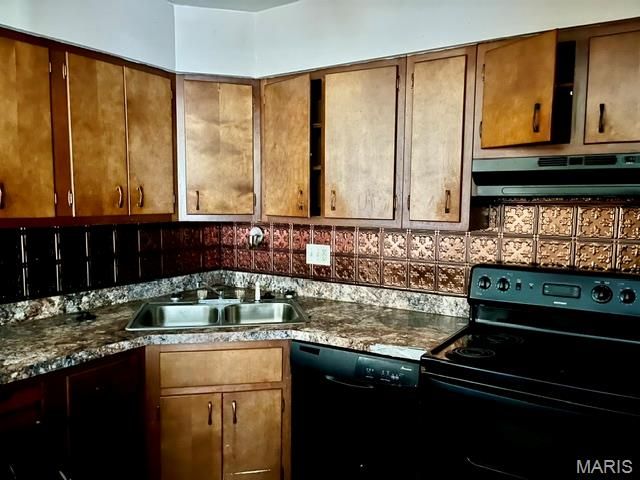 8755 Sieloff Drive B, Hazelwood, MO 63042