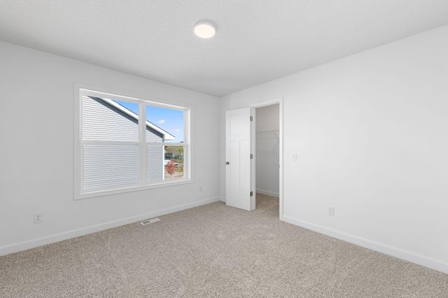 7547 Upper 42nd Street N, Oakdale, MN 55128