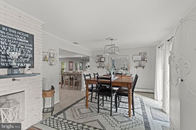 30 ROVING ROAD, Levittown, PA 19056