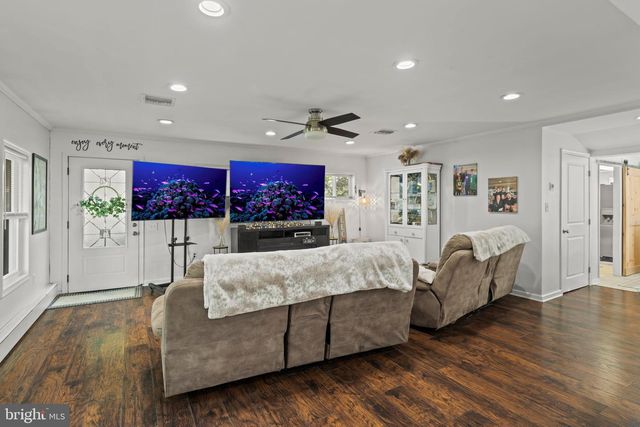 30 ROVING ROAD, Levittown, PA 19056