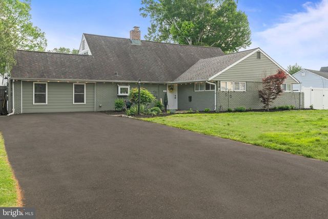 30 ROVING ROAD, Levittown, PA 19056