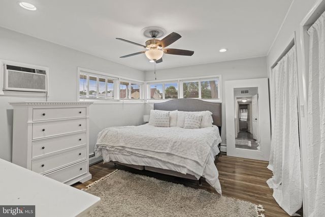 30 ROVING ROAD, Levittown, PA 19056