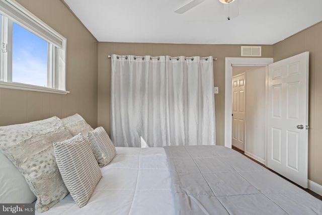 30 ROVING ROAD, Levittown, PA 19056