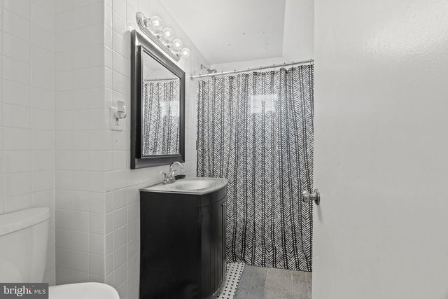 30 ROVING ROAD, Levittown, PA 19056