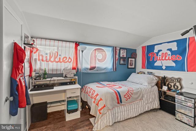 30 ROVING ROAD, Levittown, PA 19056