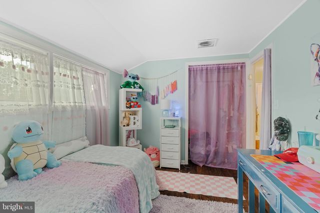 30 ROVING ROAD, Levittown, PA 19056