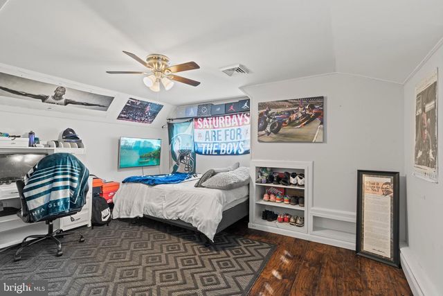 30 ROVING ROAD, Levittown, PA 19056