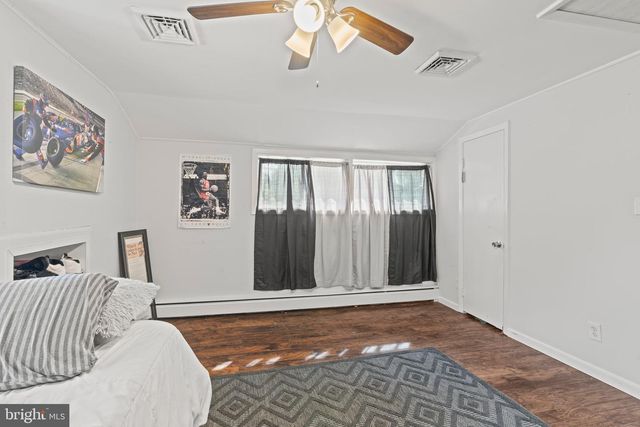 30 ROVING ROAD, Levittown, PA 19056