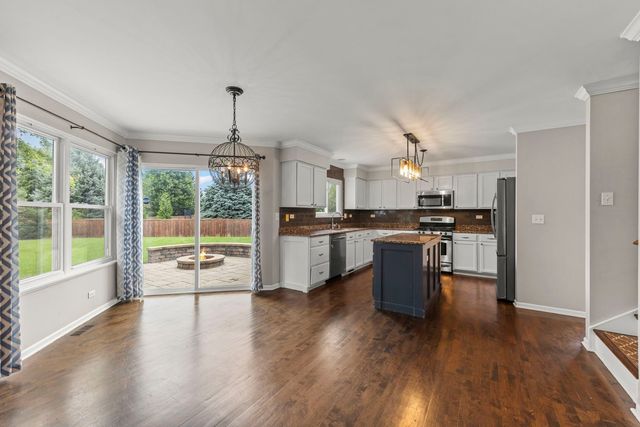 808 Livingston Court, Naperville, IL 60540