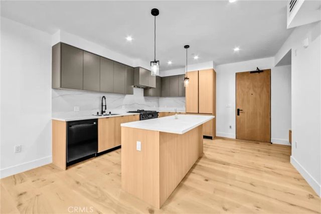 10352 Riverside Drive 102A, Toluca Lake, CA 91602