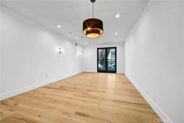 10352 Riverside Drive 102A, Toluca Lake, CA 91602