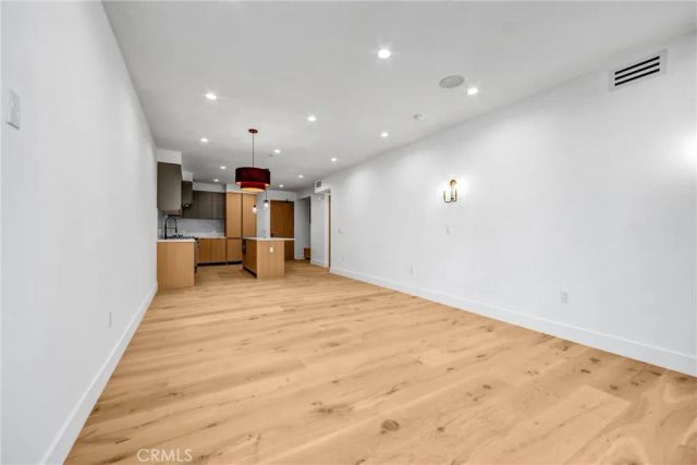 10352 Riverside Drive 102A, Toluca Lake, CA 91602