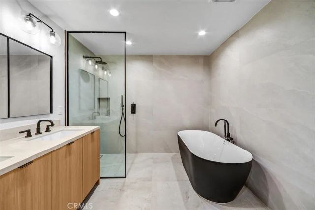 10352 Riverside Drive 102A, Toluca Lake, CA 91602