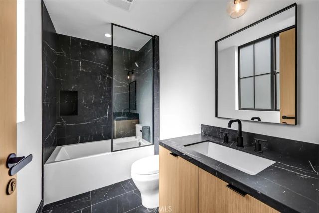 10352 Riverside Drive 102A, Toluca Lake, CA 91602