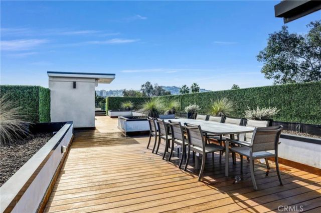 10352 Riverside Drive 102A, Toluca Lake, CA 91602