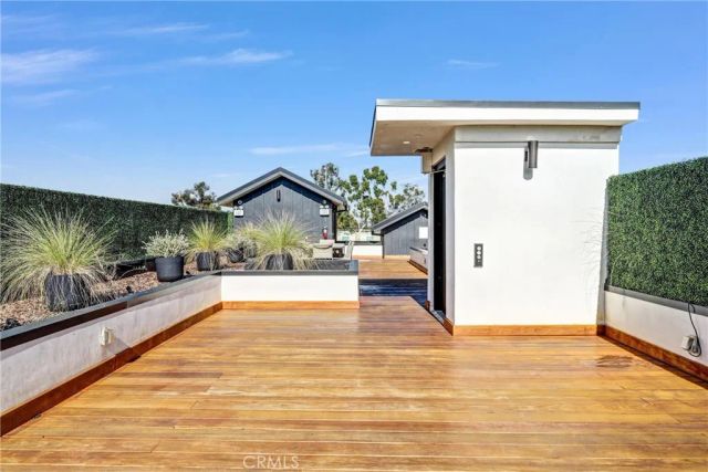 10352 Riverside Drive 102A, Toluca Lake, CA 91602