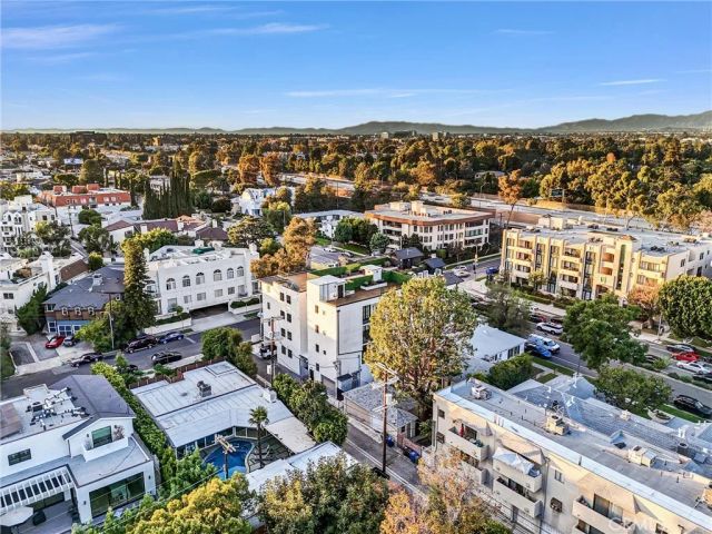 10352 Riverside Drive 102A, Toluca Lake, CA 91602