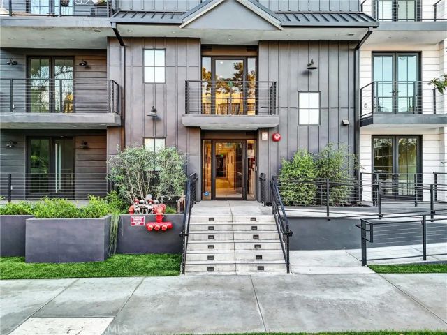 10352 Riverside Drive 102A, Toluca Lake, CA 91602
