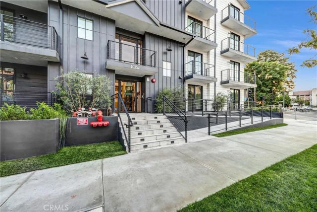 10352 Riverside Drive 102A, Toluca Lake, CA 91602