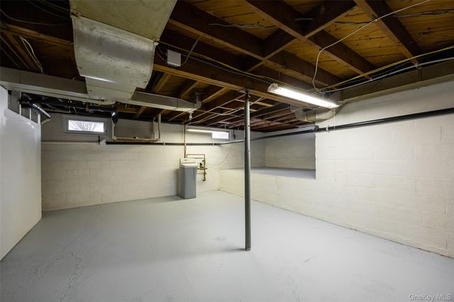 13 Robert Road, Poughkeepsie, NY 12603