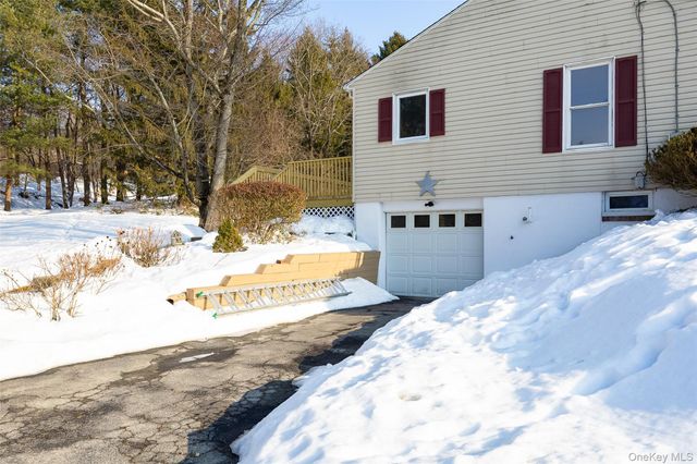 13 Robert Road, Poughkeepsie, NY 12603