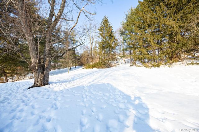 13 Robert Road, Poughkeepsie, NY 12603