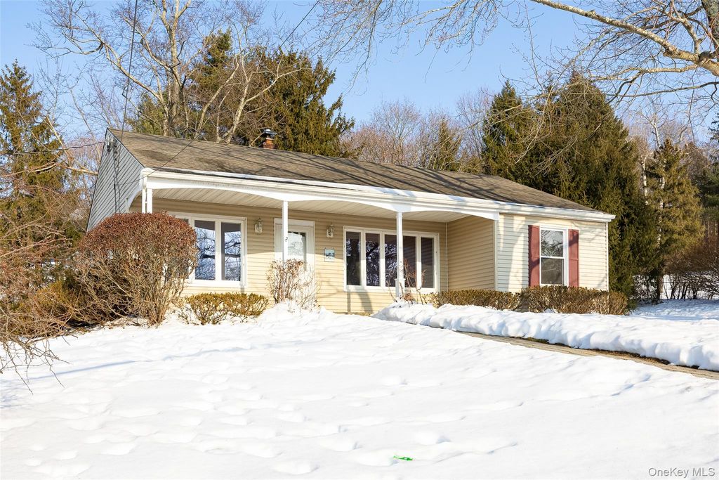 13 Robert Road, Poughkeepsie, NY 12603