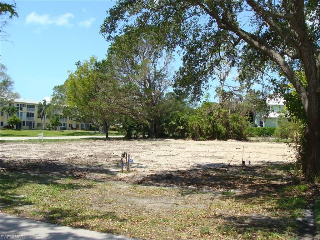 695 Broad AVE S, NAPLES, FL 34102 — photo 2