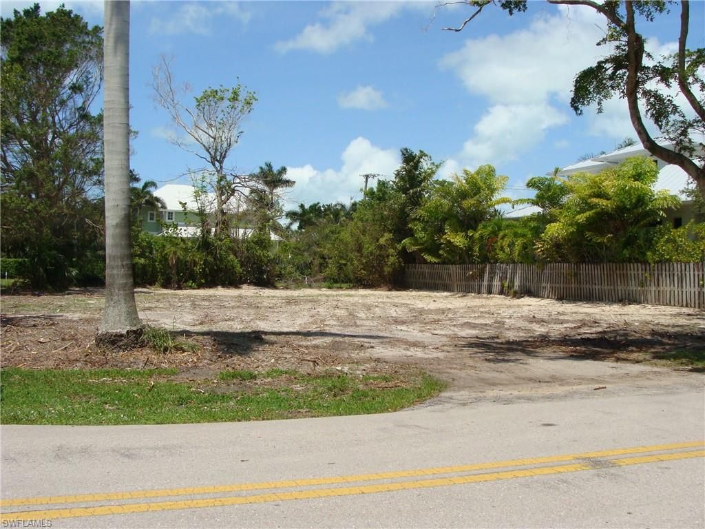 695 Broad AVE S, NAPLES, FL 34102 — photo 5
