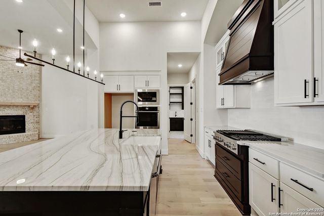 401 Dulce Vista, Boerne, TX 78006