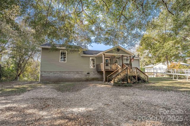 195 Wild Turkey Lane, Camden, SC 29020