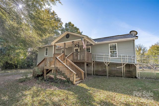 195 Wild Turkey Lane, Camden, SC 29020
