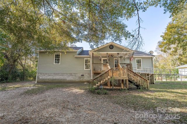 195 Wild Turkey Lane, Camden, SC 29020