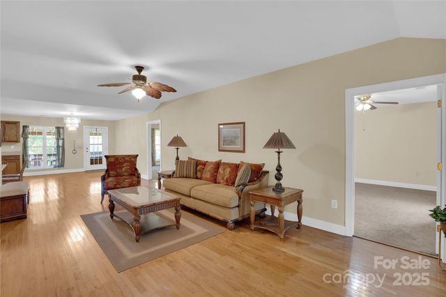 195 Wild Turkey Lane, Camden, SC 29020