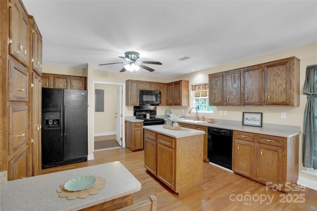 195 Wild Turkey Lane, Camden, SC 29020