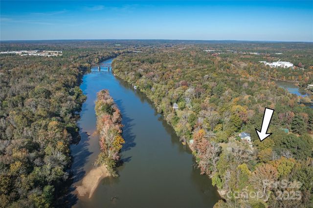 195 Wild Turkey Lane, Camden, SC 29020