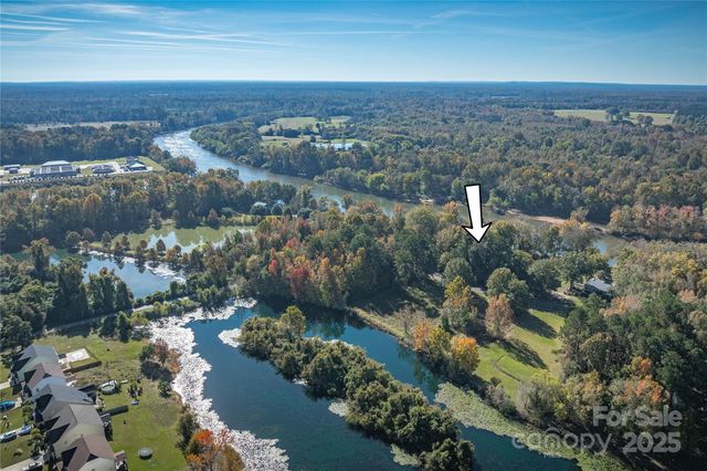 195 Wild Turkey Lane, Camden, SC 29020