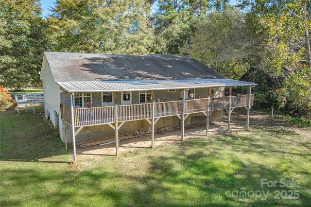 195 Wild Turkey Lane, Camden, SC 29020