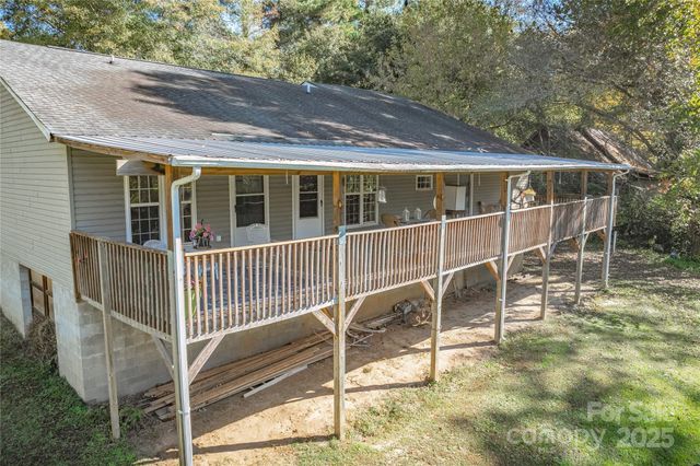 195 Wild Turkey Lane, Camden, SC 29020