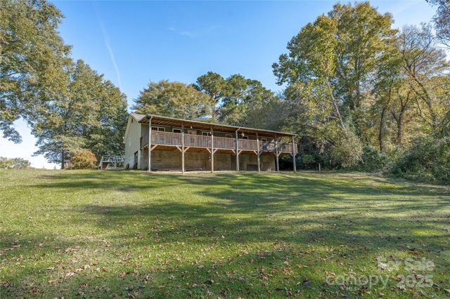 195 Wild Turkey Lane, Camden, SC 29020