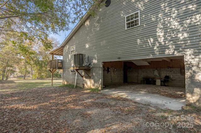 195 Wild Turkey Lane, Camden, SC 29020