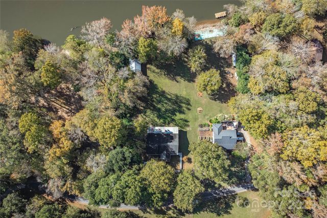 195 Wild Turkey Lane, Camden, SC 29020