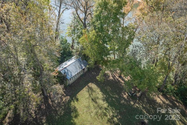 195 Wild Turkey Lane, Camden, SC 29020