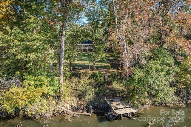 195 Wild Turkey Lane, Camden, SC 29020