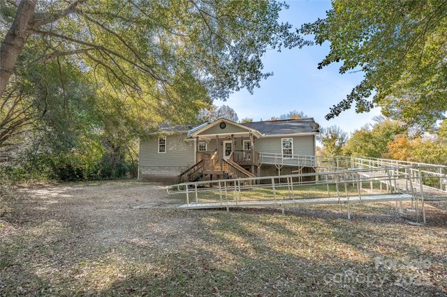 195 Wild Turkey Lane, Camden, SC 29020