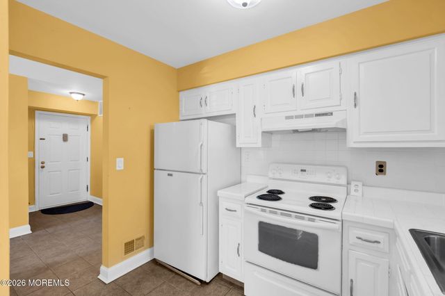 1102 Wellington Place, Matawan, NJ 07747