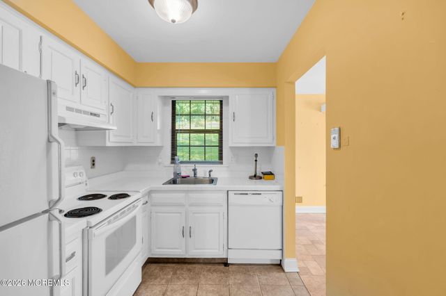 1102 Wellington Place, Matawan, NJ 07747